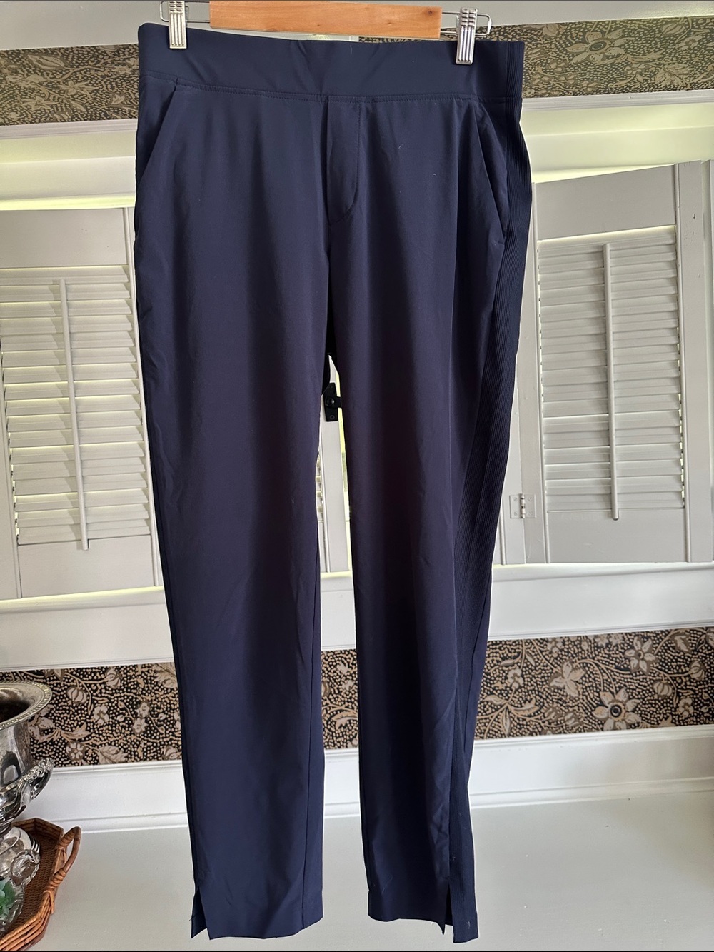 Athleta Navy Cropped Straight Leg Pants